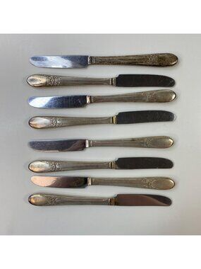 Set 8 Vintage WM Rogers Silver Plated "Beloved" Dinner Butter Knives